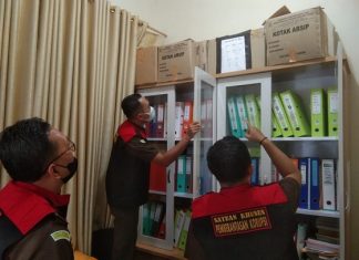 Tim Penyidik Kejati Kaltim Geledah Kantor BPKAD Kabupaten Kutim Penyidik Kejati Kaltim