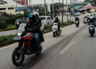 Tips Aman Menyalip Kendaraan Besar: Hindari Bahaya di Jalan Raya Samarinda Tips Aman Menyalip